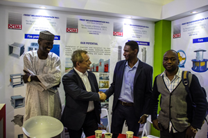 Посетители экспозиции БСТМ-1